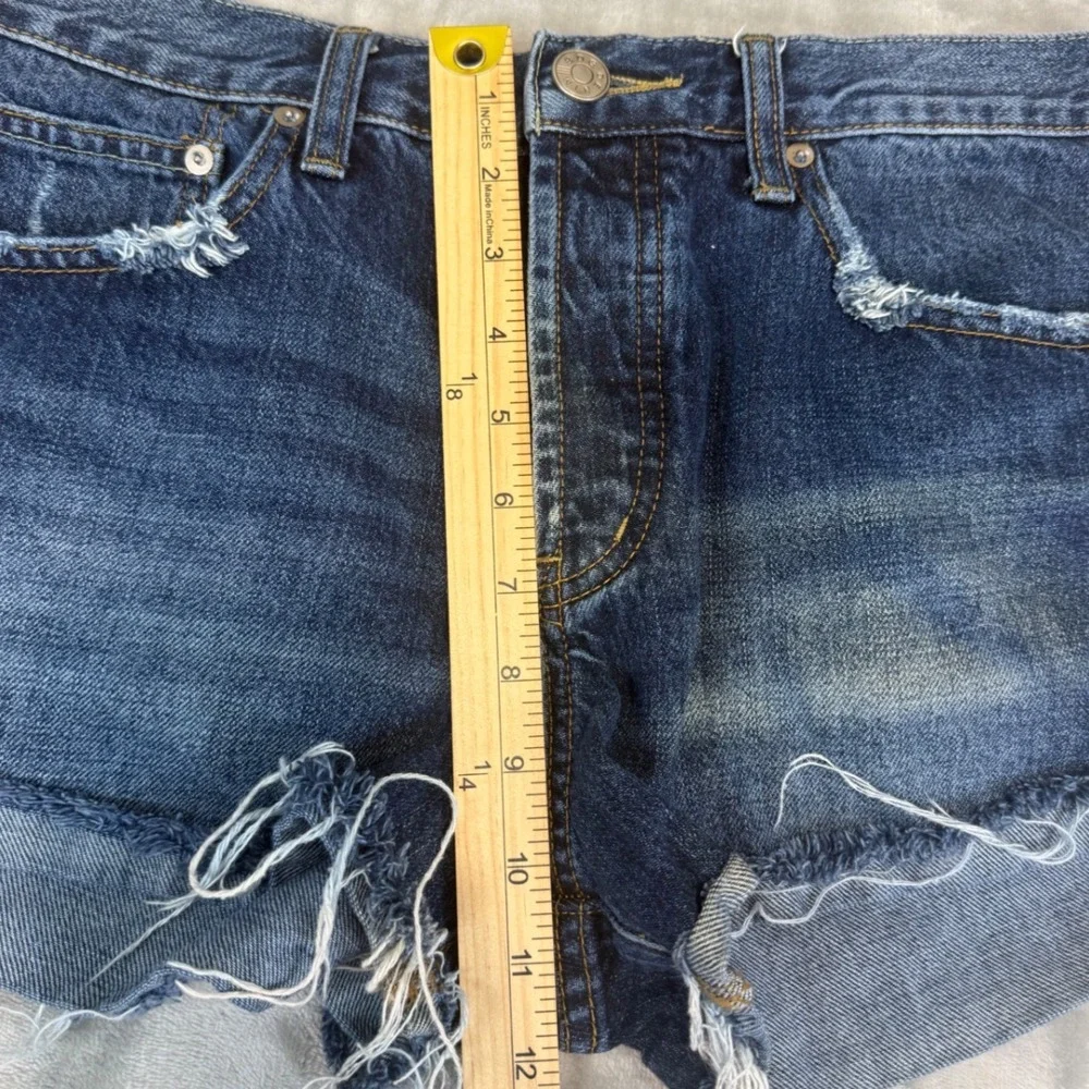 BDG Tomgirl Mid Rise Denim Shorts 29W Distressed Cut Off Button Fly (meas‎ 33x2)